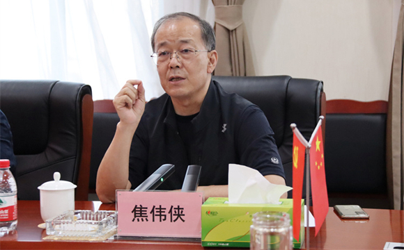 四川省委省政府決策咨詢(xún)委員會(huì)、西財(cái)智庫(kù)領(lǐng)導(dǎo)專(zhuān)家蒞臨四川棉麻集團(tuán)指導(dǎo)工作