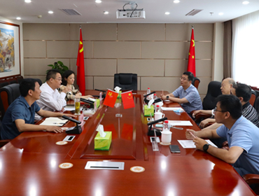 鄧華會(huì)見(jiàn)四川大學(xué)教授葉光斗、巨石集團(tuán)成都有限公司執(zhí)行董事、總經(jīng)理陳杰等一行