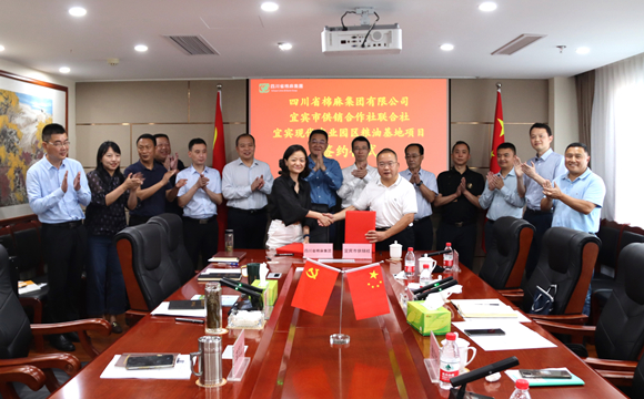 鄧華會(huì)見(jiàn)宜賓市供銷(xiāo)社黨委書(shū)記、理事會(huì)主任饒福剛一行并簽訂合作備忘錄